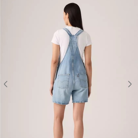Levi’s Premium Women’s Short Bib Overalls Light Blue Denim Romper Size Small - Picture 2 of 10